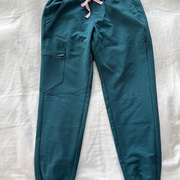 FIGS Women's Teal Caribbean Blue Zamora Petite Small Jogger Scrub Pants Bottoms - Picture 1 of 3